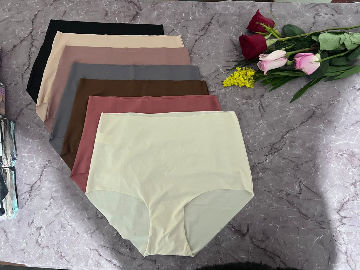 1 pack de 7 unidades - Panties clásicos costuras invisibles, tiro alto